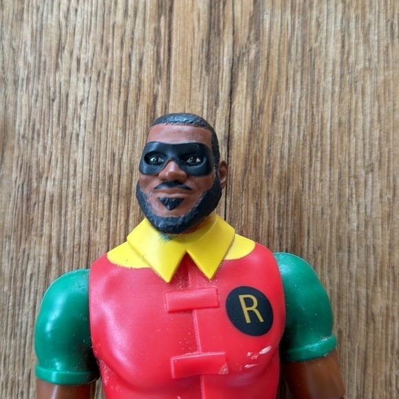 Ultimate Lebron James (Robin) Space Jam 2 Action Figure  TALKS! - Picture 4 of 6